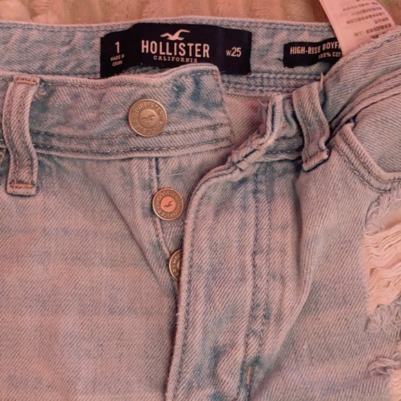 Sold!HOLLISTER SHORTS - Picture 3 of 4